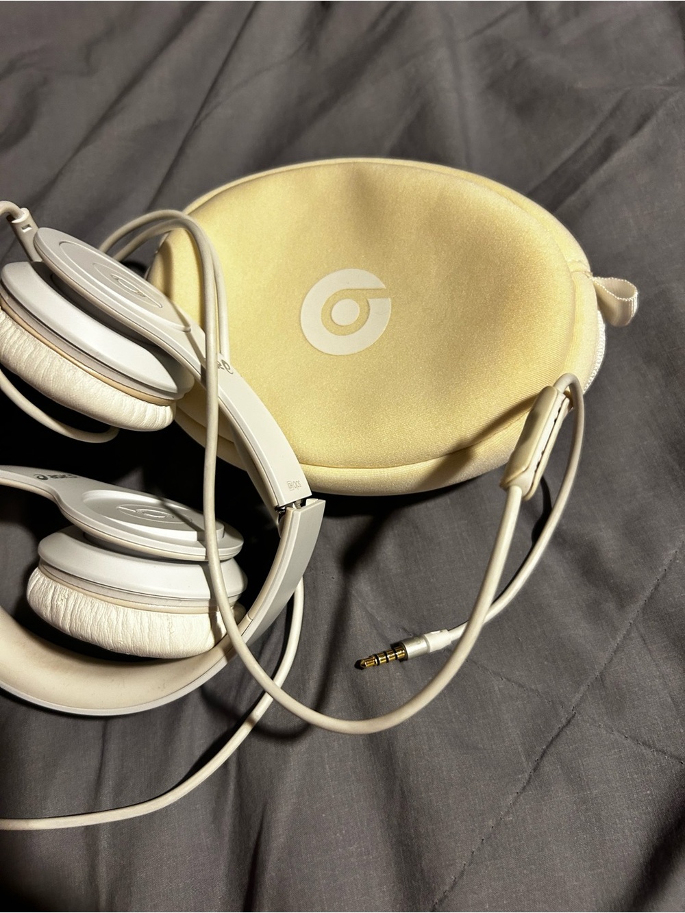 Beats by Dre Cream On-Ear Wired Headphones with Matching Carry Case